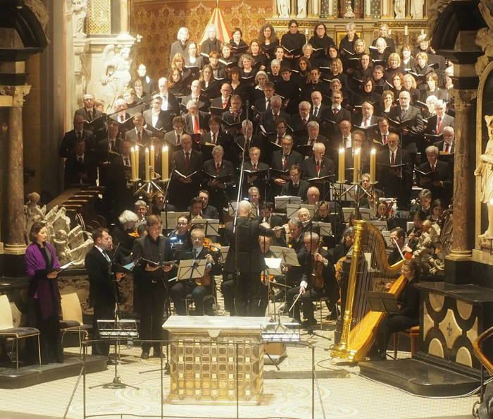 Chor, Orchester und Solisten beim Jubiiläumskonzert